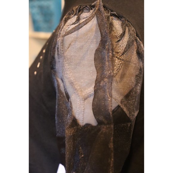 89Th Madison Black top wiith white crystal and sheer arm unique Size S/P - Picture 5 of 6